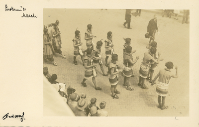 109361 Afbeelding van een groep in de maskerade-optocht ter gelegenheid van de viering van het 59e lustrum van de ...